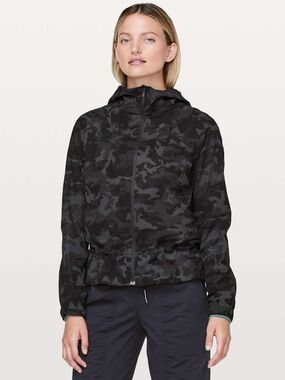 Lululemon Women’s Pack It Up Jacket Incognito Camo Multi Grey Hooded Zip size 6